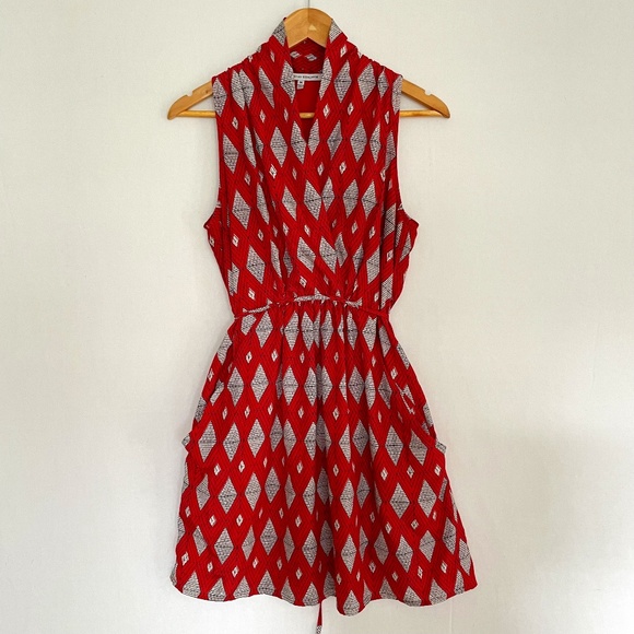 COLLECTIVE CONCEPTS Sz M V-neck Tie Waist Pockets Red Gray Diamond Mini Dress - Picture 1 of 12